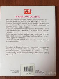 in forma con una sedia