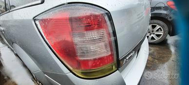 OPEL ASTRA STATION WAGON 2008 - STOP POSTERIORE SI