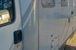 Camper semintegrale Hymer