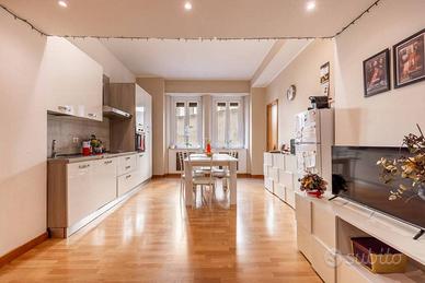 Appartamento di 265 m² con più di 5 locali a Milan