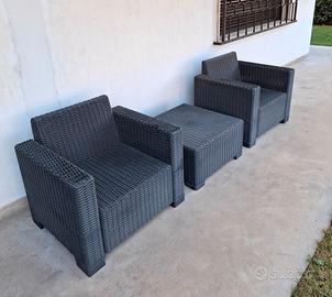 Set poltrone e tavolino