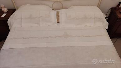 Lenzuola matrimoniali  - puro lino ricamate a mano