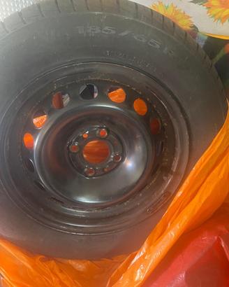 4 gomme nuove estive montate su cerchi marca pirel