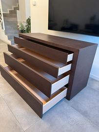 Cassettone in rovere scuro