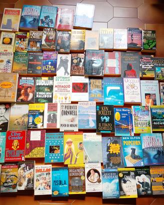 libri di vario genere e titolo