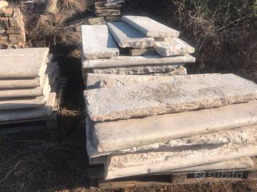 Scale in pietra antica