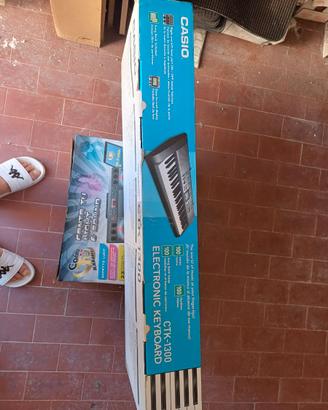 TASTIERA ELETTRONICA CASIO CTK- 1300 COMPRESA DI C