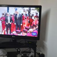 Divanetti monoposto,tavolino,tappeto e tv