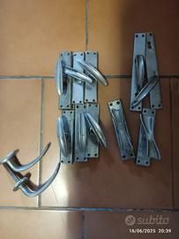 Maniglie porte e finestre