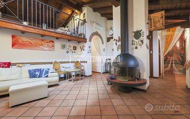 QUADRILOCALE AMPIO E LUMINOSO IN CENTRO STORICO