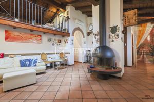 QUADRILOCALE AMPIO E LUMINOSO IN CENTRO STORICO