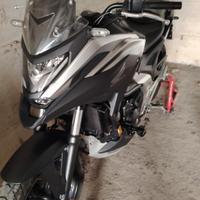 nc750x del 2022 con 6000 km 
