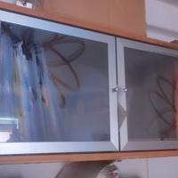 pensile Ikea in legno color ciliegio con antine in