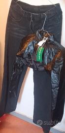 completo jeans e giacca di pelle 