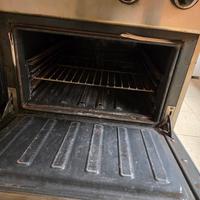 cucina industriale con forno