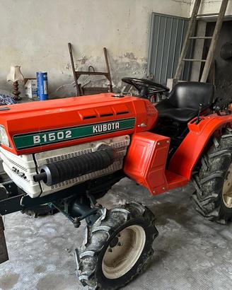 Trattore agricolo KUBOTA