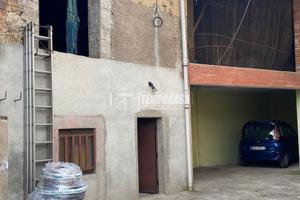 Rustico su 2 livelli in centro paese senza spese!