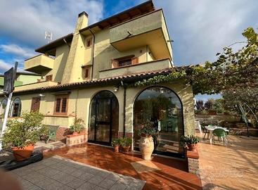 Villetta a schiera in parco chiuso