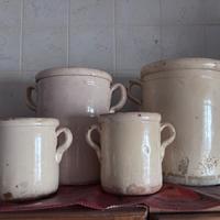 Contenitori antichi in terracotta