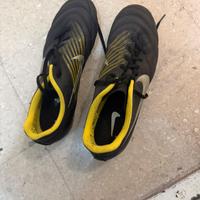 Scarpe da calcio nr 45 Nike Tiempo FG nere gialle