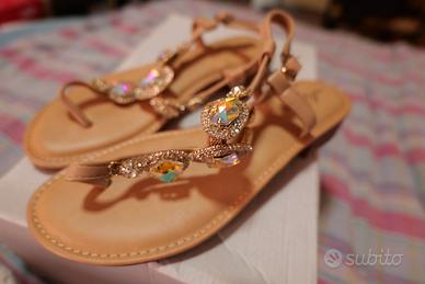 Sandali gioiello champagne con pietre