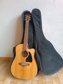 Chitarra acustica IBANEZ trattata benissimo