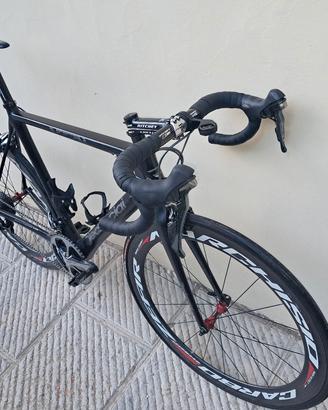 Bicicletta da corsa in carbonio