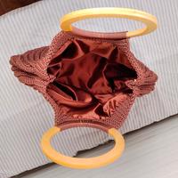 borsa all'uncinetto fatto a mano.