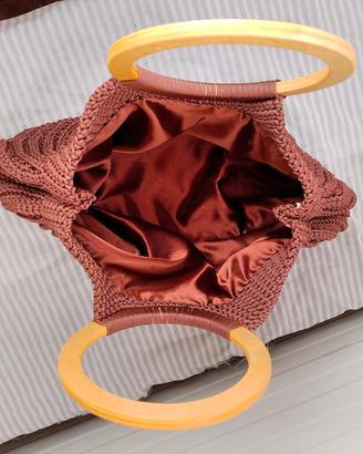 borsa all'uncinetto fatto a mano.