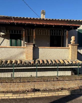 Rustico / Casale di 184 m² con 3 locali e box auto