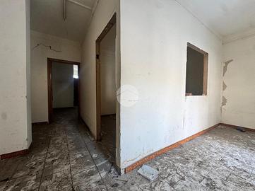 NEGOZIO A GIUGLIANO IN CAMPANIA