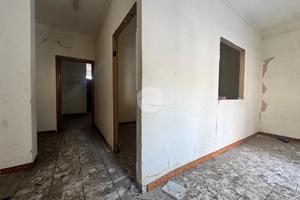 NEGOZIO A GIUGLIANO IN CAMPANIA