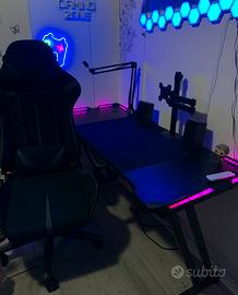 Postazione gaming completa scrivania sedia bracci