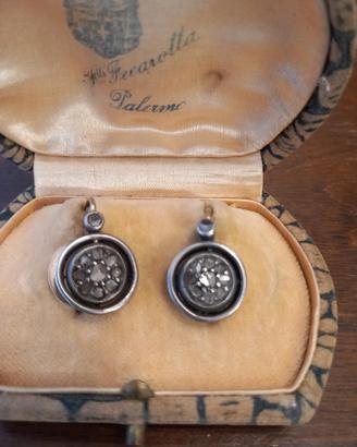 Orecchini antichi in oro e argento