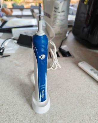 spazzolino elettrico oralb