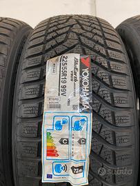 Gomme  Yokohama BluEarth Winter 225/55R19 99V