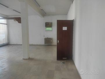 Silea negozio mq. 100 fronte strada da sistemare