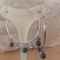 Orecchini cerchi cerchio con palline pendenti