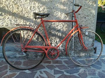 Bicicletta Bianchi rossa da restaurare