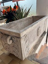 Vaso-Fioriera in cemento e graniglia di marmo