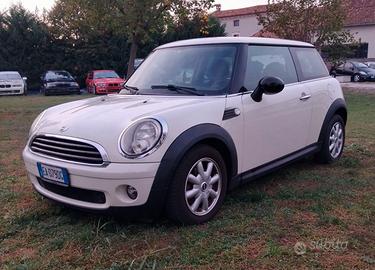 Mini cooper 1.4 benzina neopatentati