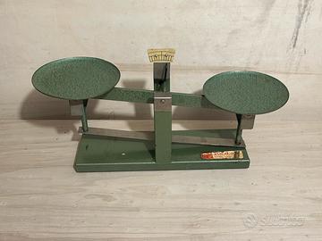 Bilancia a due piatti vintage