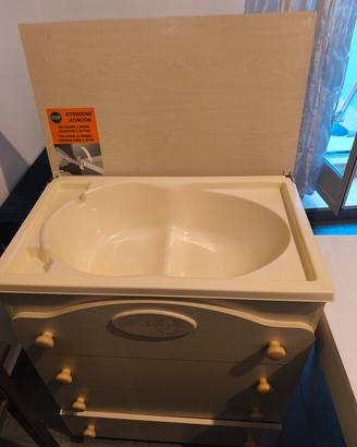 divano... cassettiera.... libreria....