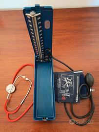 Sfigmomanometro e stetoscopio