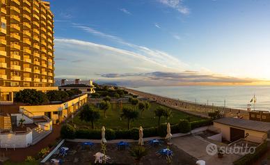 4 locali fronte mare con 3 terrazze abitabili