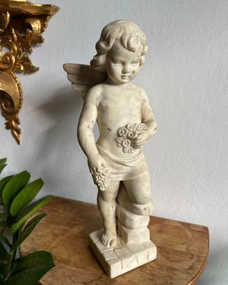 statua firmata cherubino con fiori