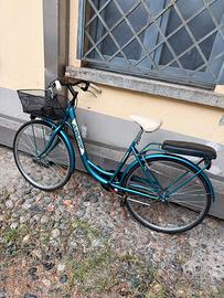 Bicicletta blu metallizzato