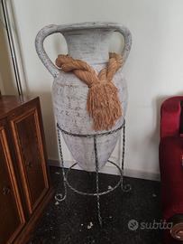 Grande Anfora  in terracotta con treppiede 