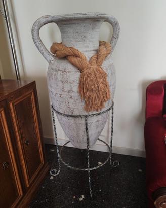Grande Anfora  in terracotta con treppiede 