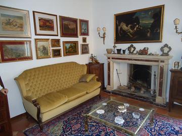 Caminetto in marmo antico